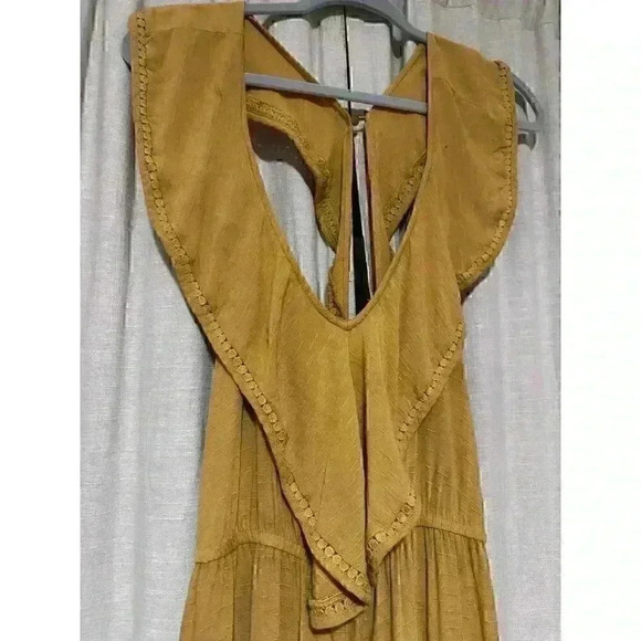 Women’s mustard yellow jumpsuit Size medium Frayed collar & button back Summer - Picture 2 of 10